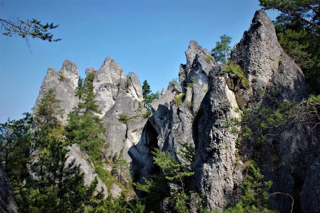 goticka-brana-sulovske-skaly-vrch-pohorie-turistika