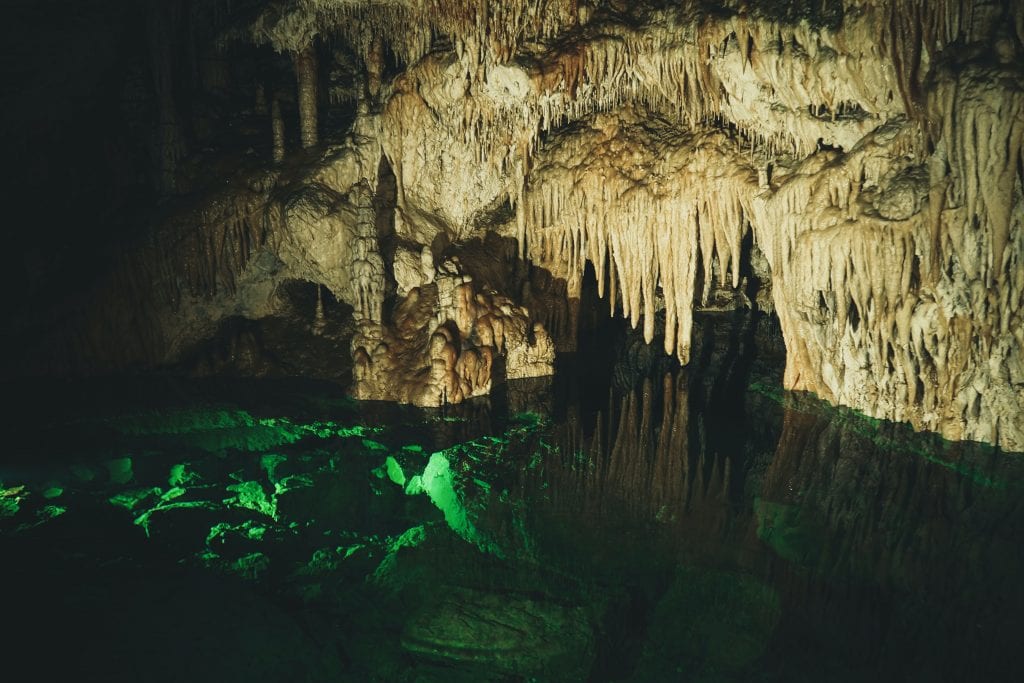 demanovska-jaskyna-slobody-jazierko-stalagmity
